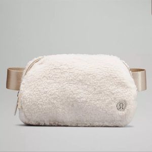 NWT Lululemon Everywhere Belt Bag Crossbody 1L Fleece Sherpa Ivory/Trench Beige
